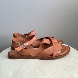 NWT- Miz Mooz “ Fallyn” Sandals